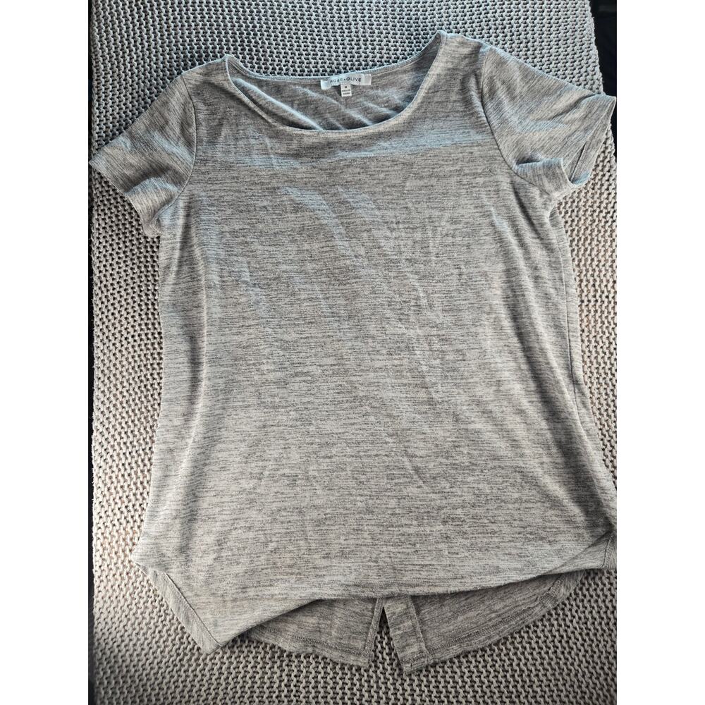 Rose And Olive Heather Gray T-Shirt Size Medium With Buttons on Back